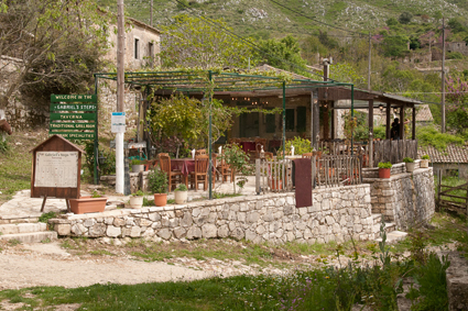 Ταβέρνα στην παλιά Περίθεια - Η σκάλα του γαβρίλη